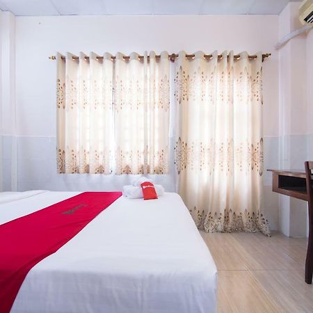 Отель Reddoorz Near Khu Che Xuat Tan Thuan 2 Хошимин Экстерьер фото