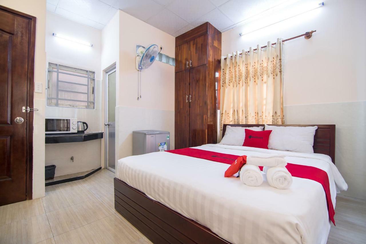 Отель Reddoorz Near Khu Che Xuat Tan Thuan 2 Хошимин Экстерьер фото