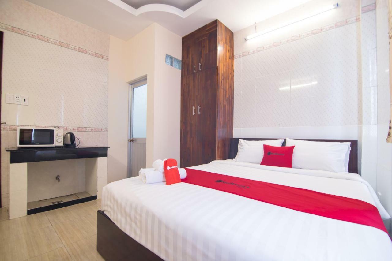 Отель Reddoorz Near Khu Che Xuat Tan Thuan 2 Хошимин Экстерьер фото