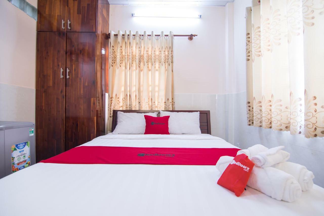 Отель Reddoorz Near Khu Che Xuat Tan Thuan 2 Хошимин Экстерьер фото
