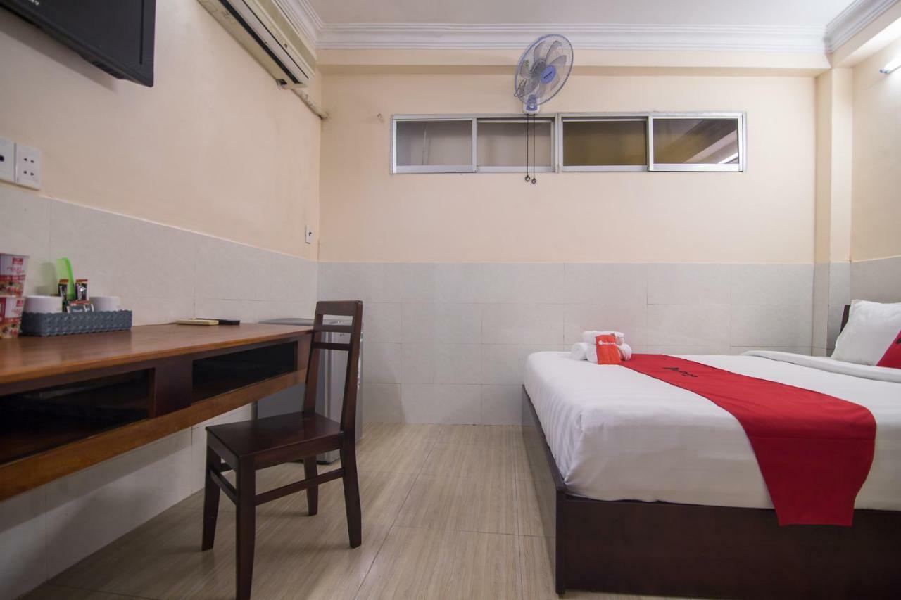 Отель Reddoorz Near Khu Che Xuat Tan Thuan 2 Хошимин Экстерьер фото