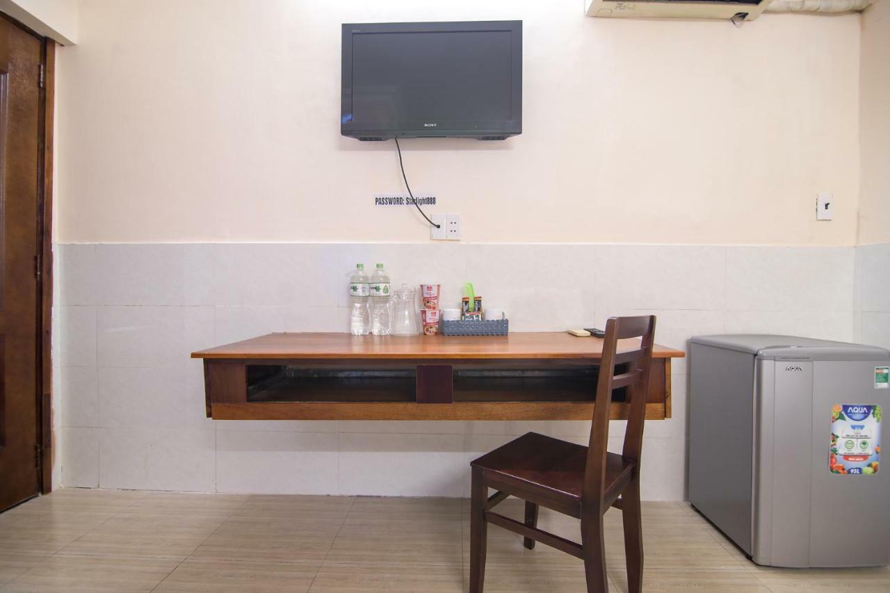 Отель Reddoorz Near Khu Che Xuat Tan Thuan 2 Хошимин Экстерьер фото