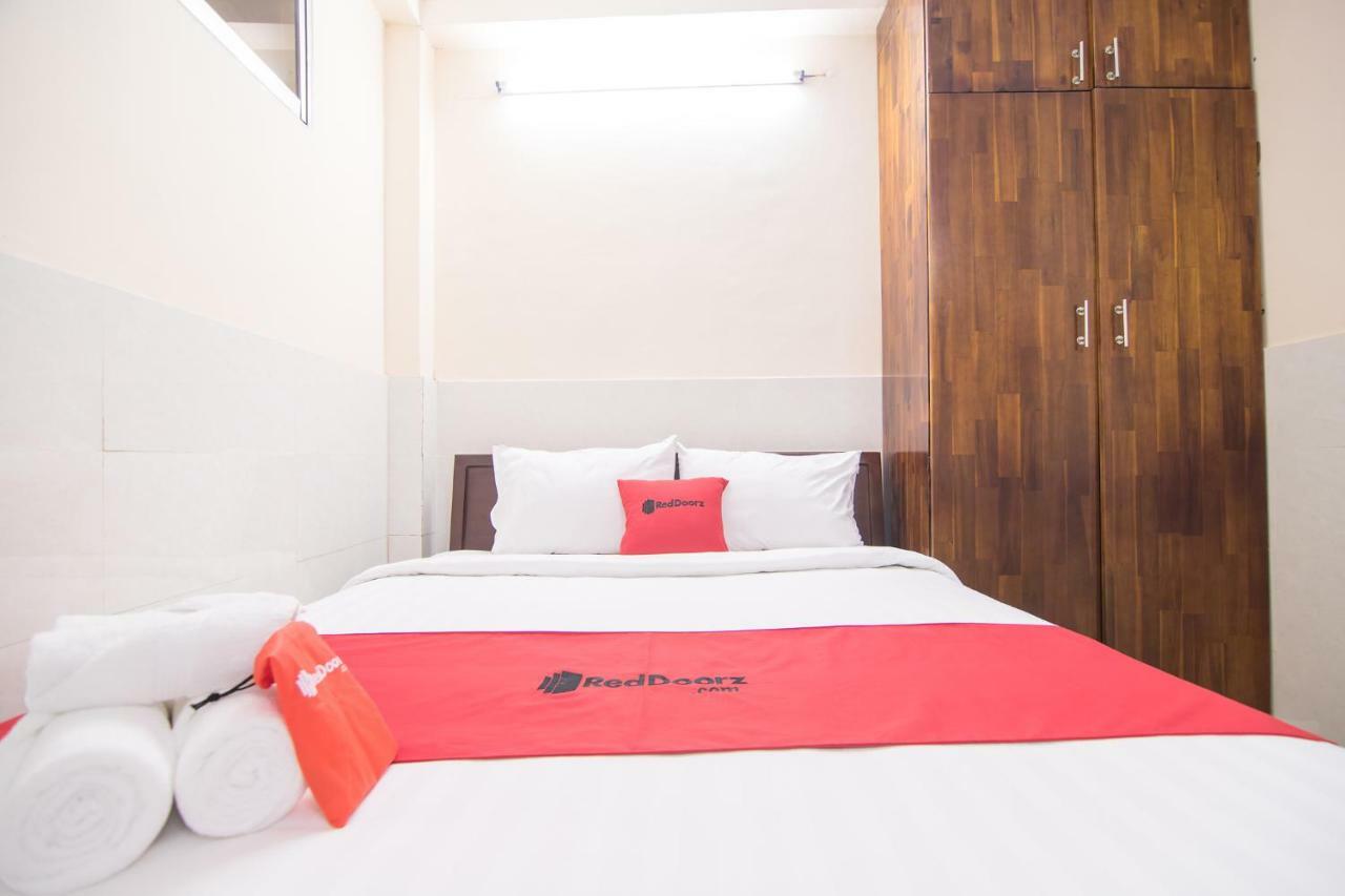 Отель Reddoorz Near Khu Che Xuat Tan Thuan 2 Хошимин Экстерьер фото