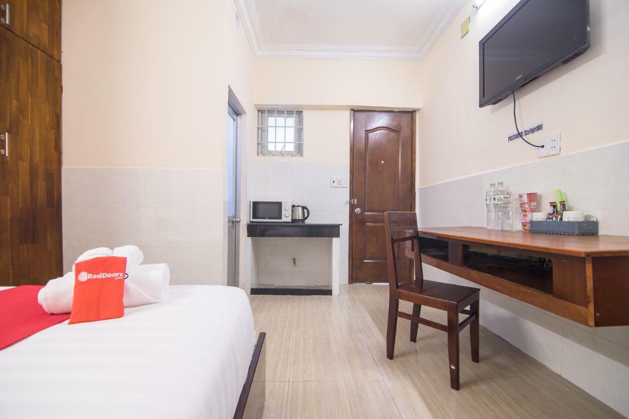 Отель Reddoorz Near Khu Che Xuat Tan Thuan 2 Хошимин Экстерьер фото