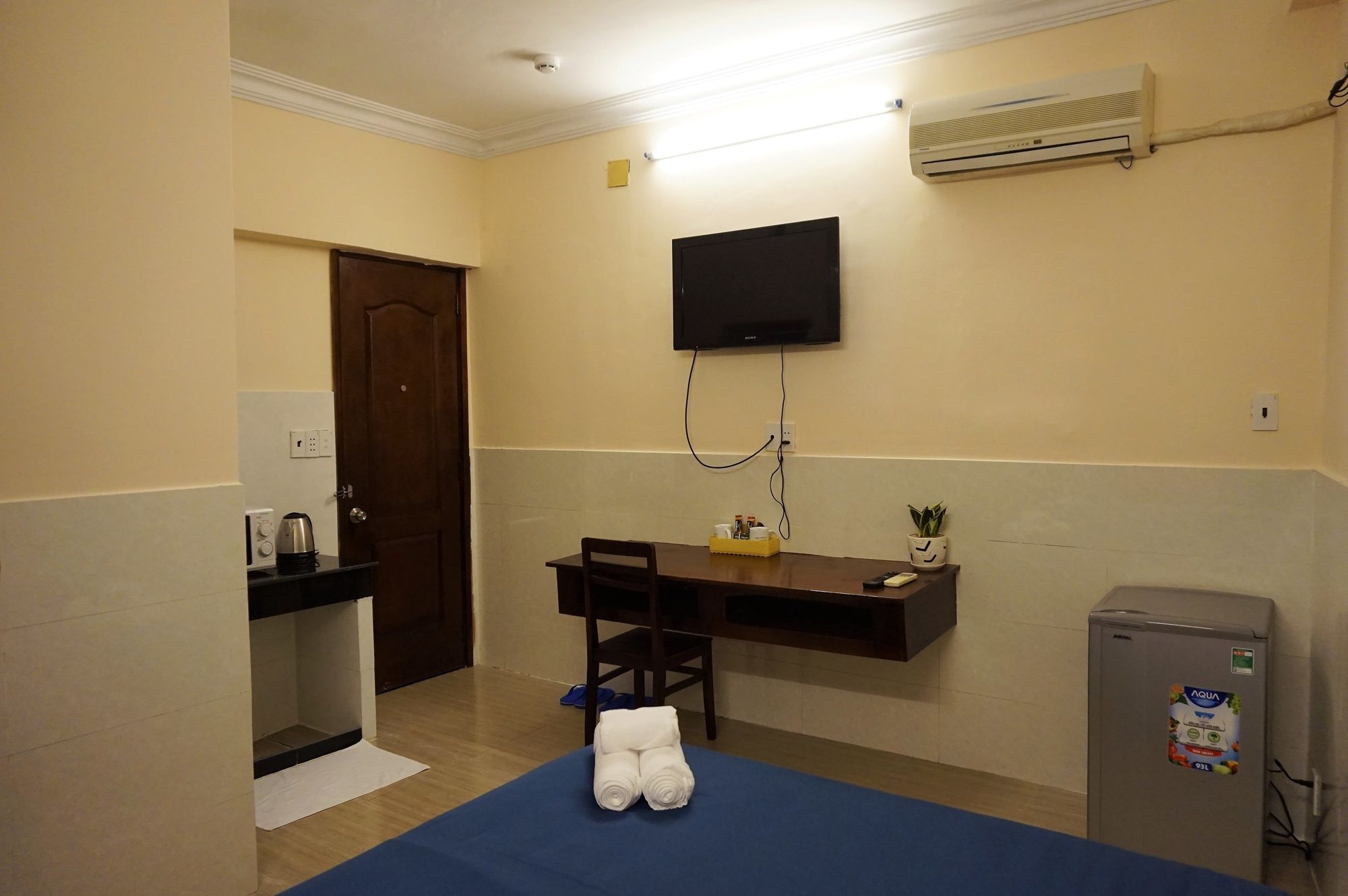 Отель Reddoorz Near Khu Che Xuat Tan Thuan 2 Хошимин Экстерьер фото