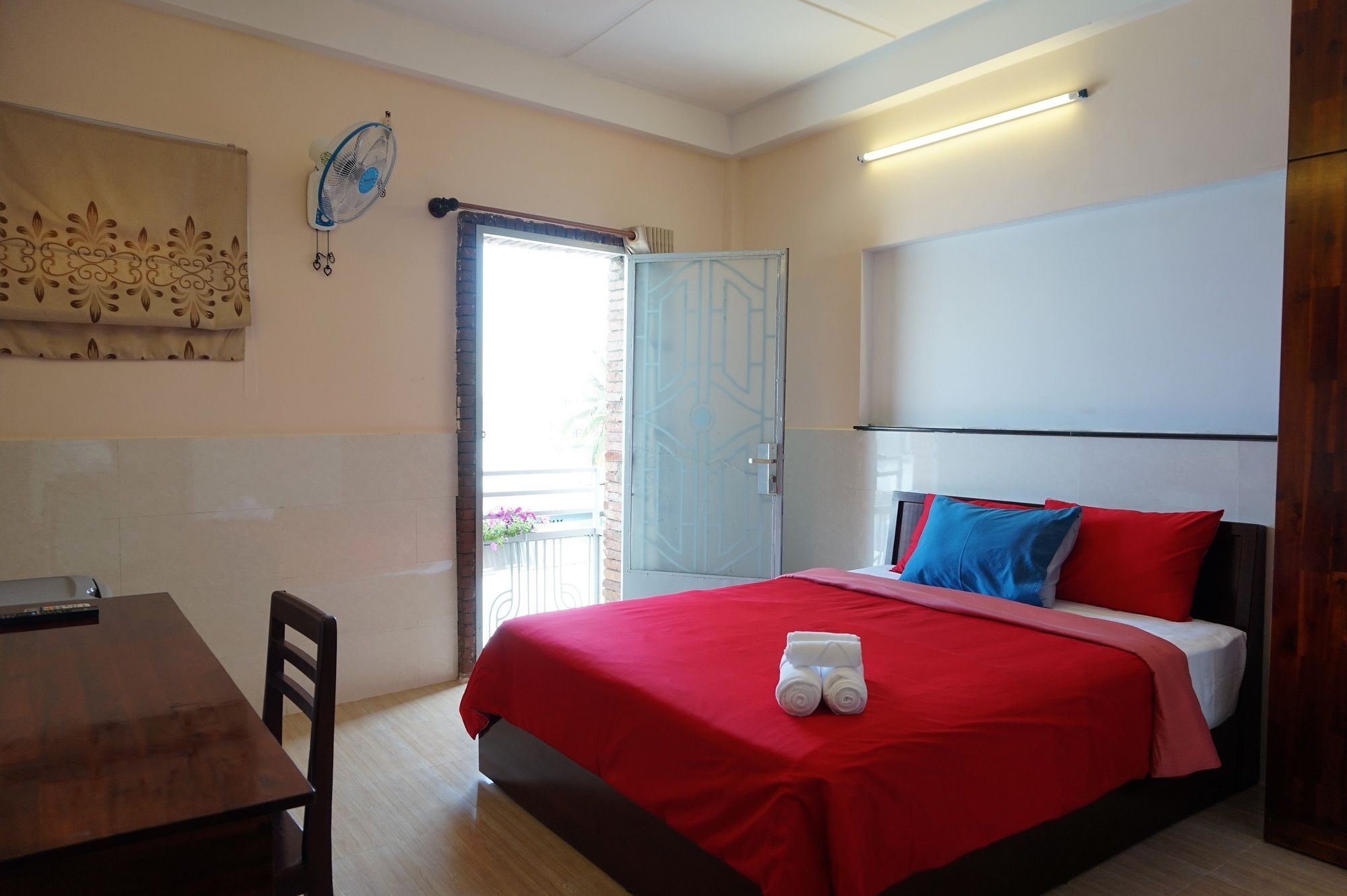 Отель Reddoorz Near Khu Che Xuat Tan Thuan 2 Хошимин Экстерьер фото
