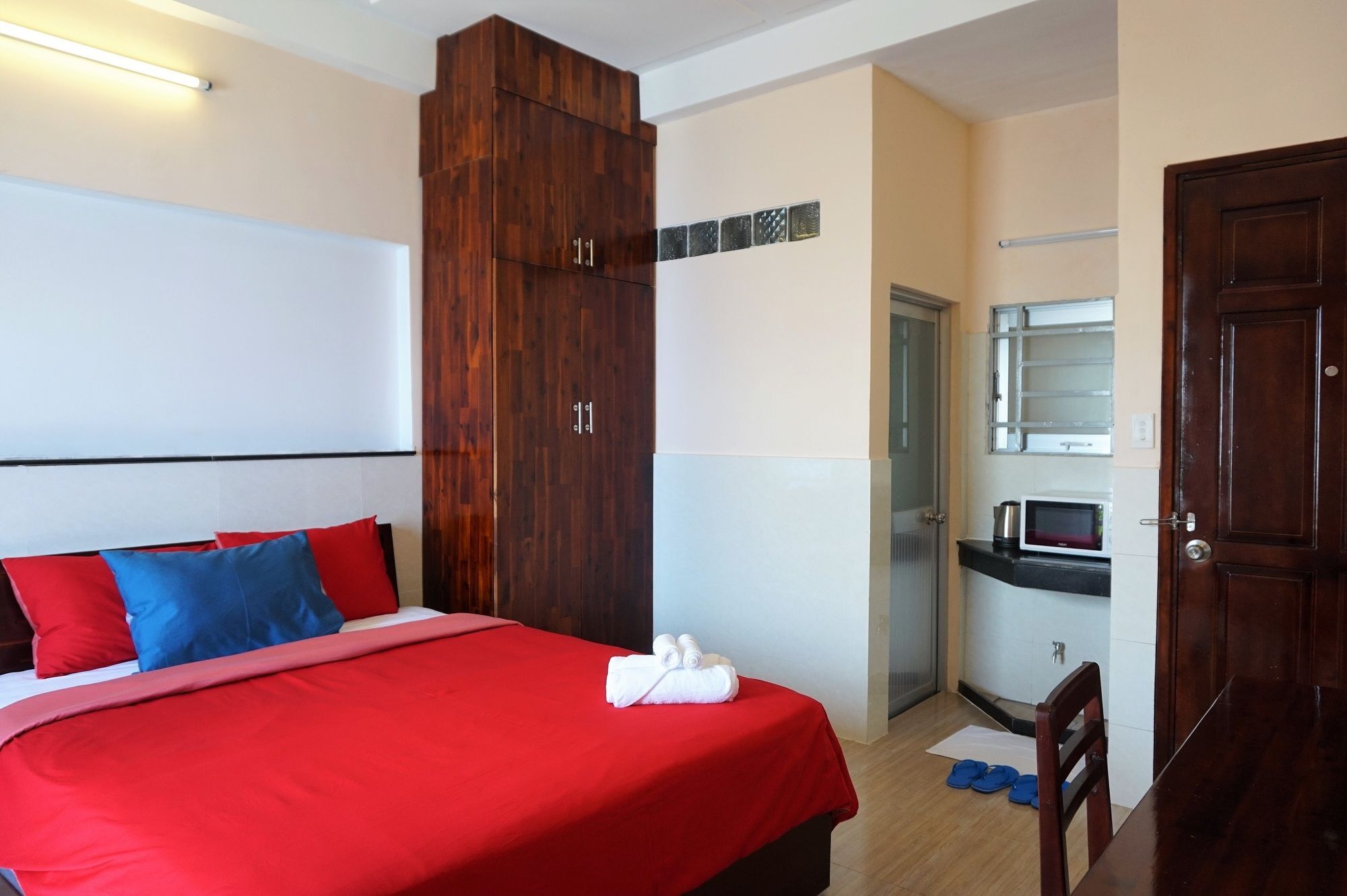 Отель Reddoorz Near Khu Che Xuat Tan Thuan 2 Хошимин Экстерьер фото