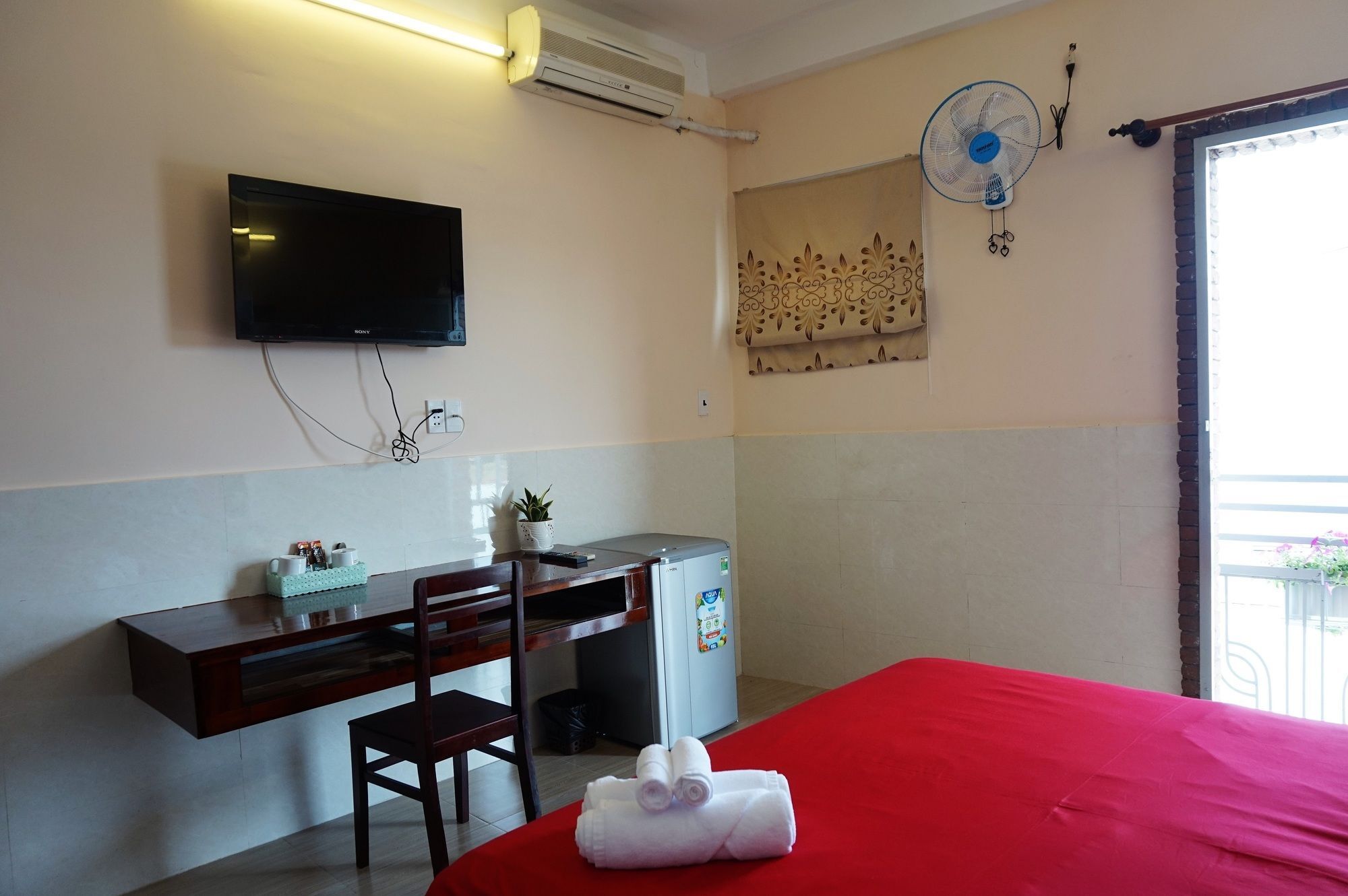 Отель Reddoorz Near Khu Che Xuat Tan Thuan 2 Хошимин Экстерьер фото