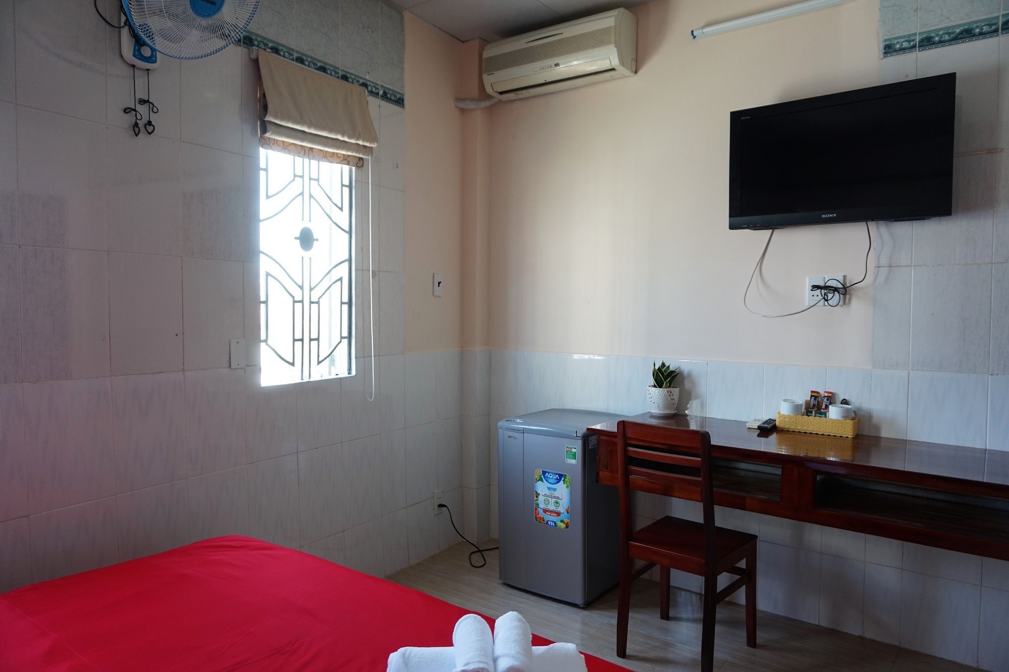 Отель Reddoorz Near Khu Che Xuat Tan Thuan 2 Хошимин Экстерьер фото