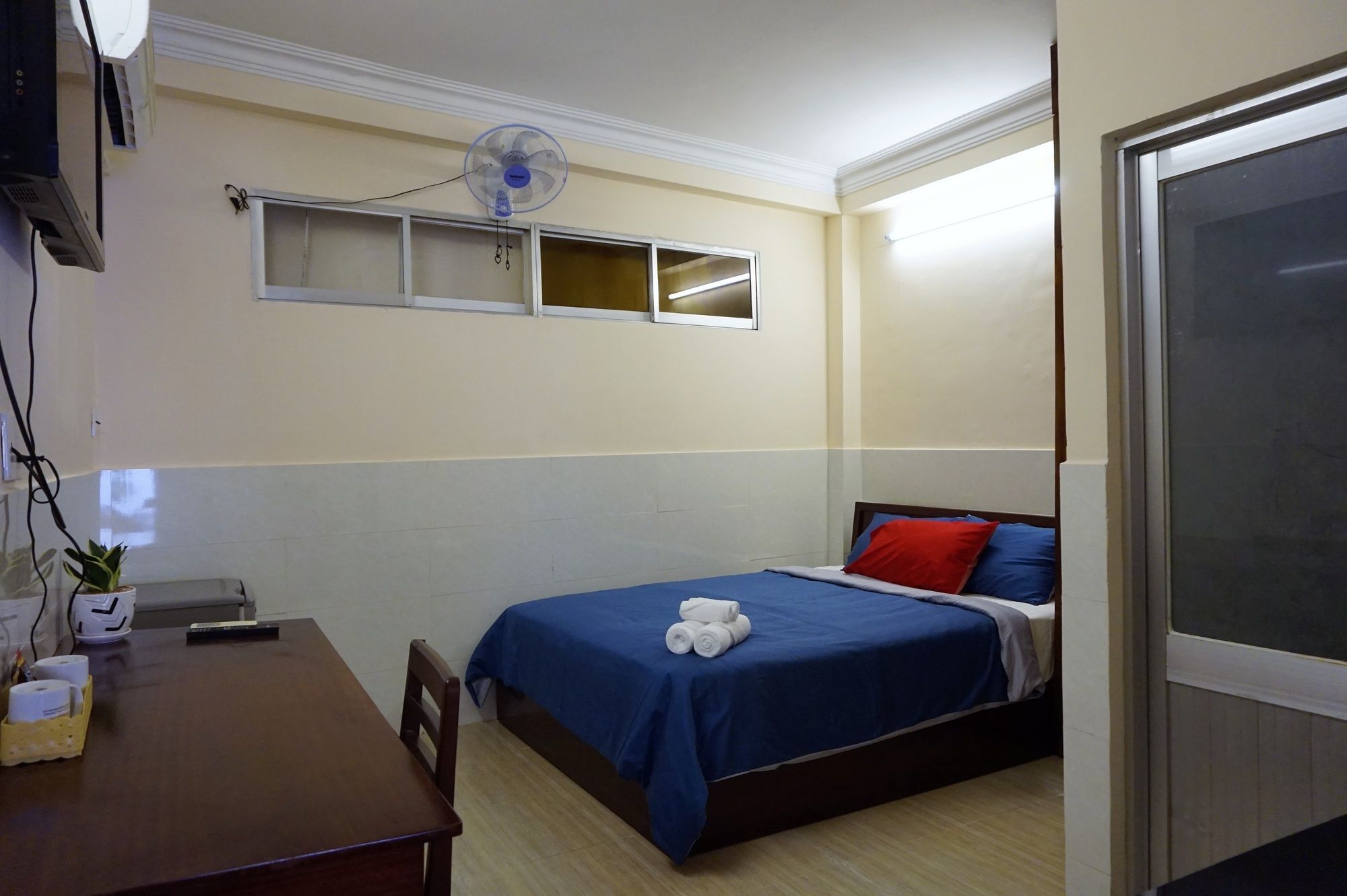 Отель Reddoorz Near Khu Che Xuat Tan Thuan 2 Хошимин Экстерьер фото