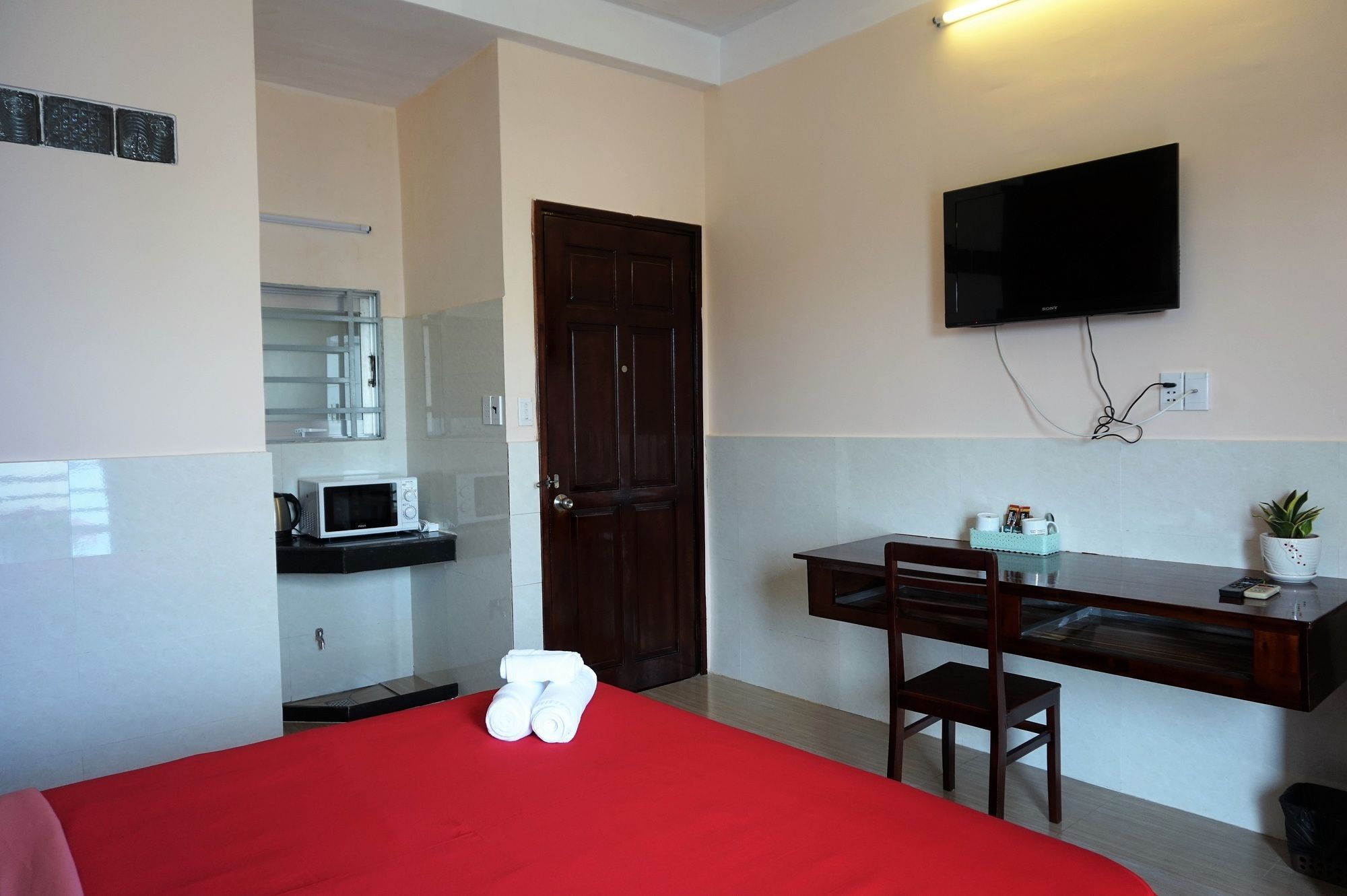 Отель Reddoorz Near Khu Che Xuat Tan Thuan 2 Хошимин Экстерьер фото