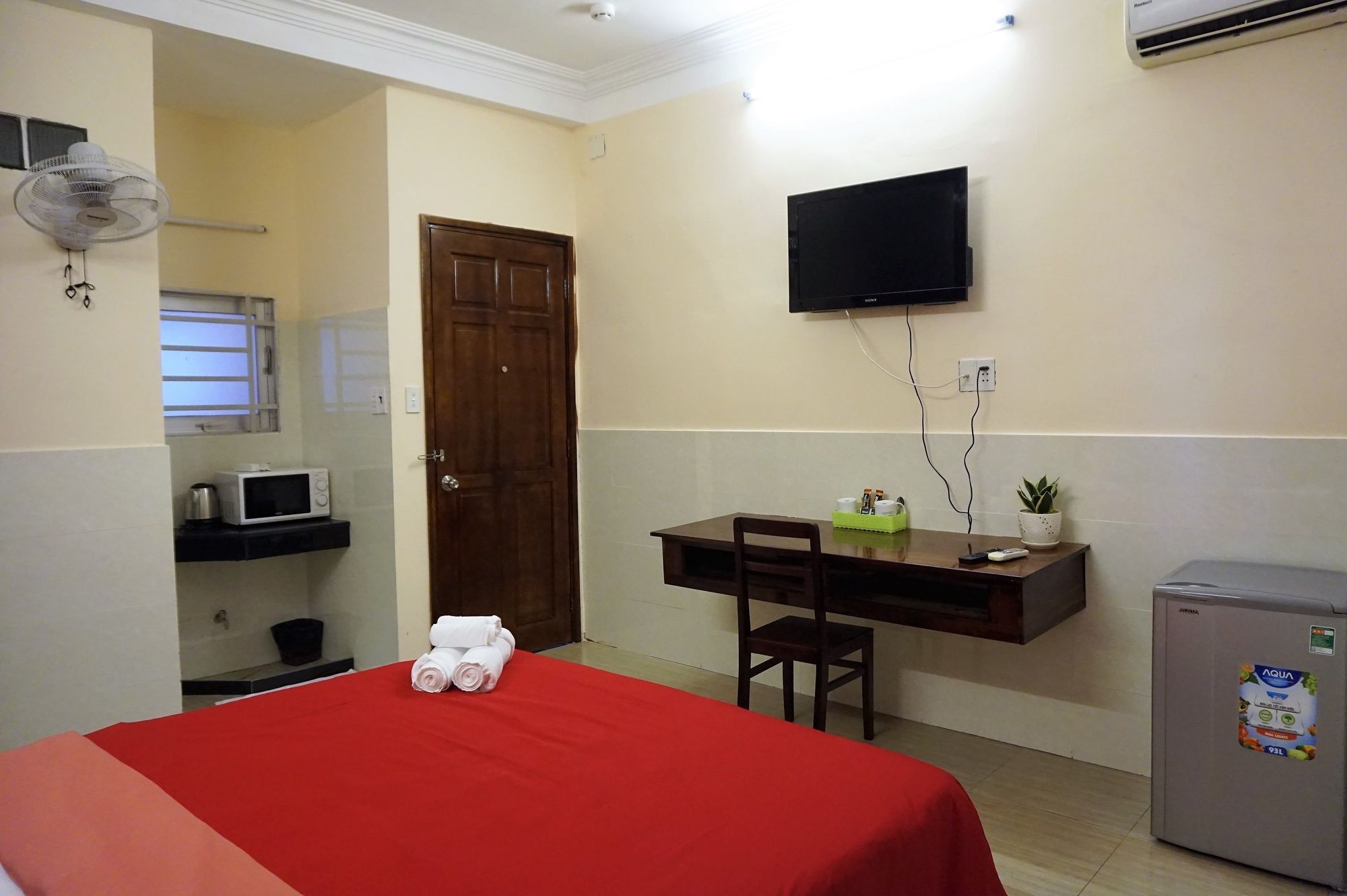 Отель Reddoorz Near Khu Che Xuat Tan Thuan 2 Хошимин Экстерьер фото