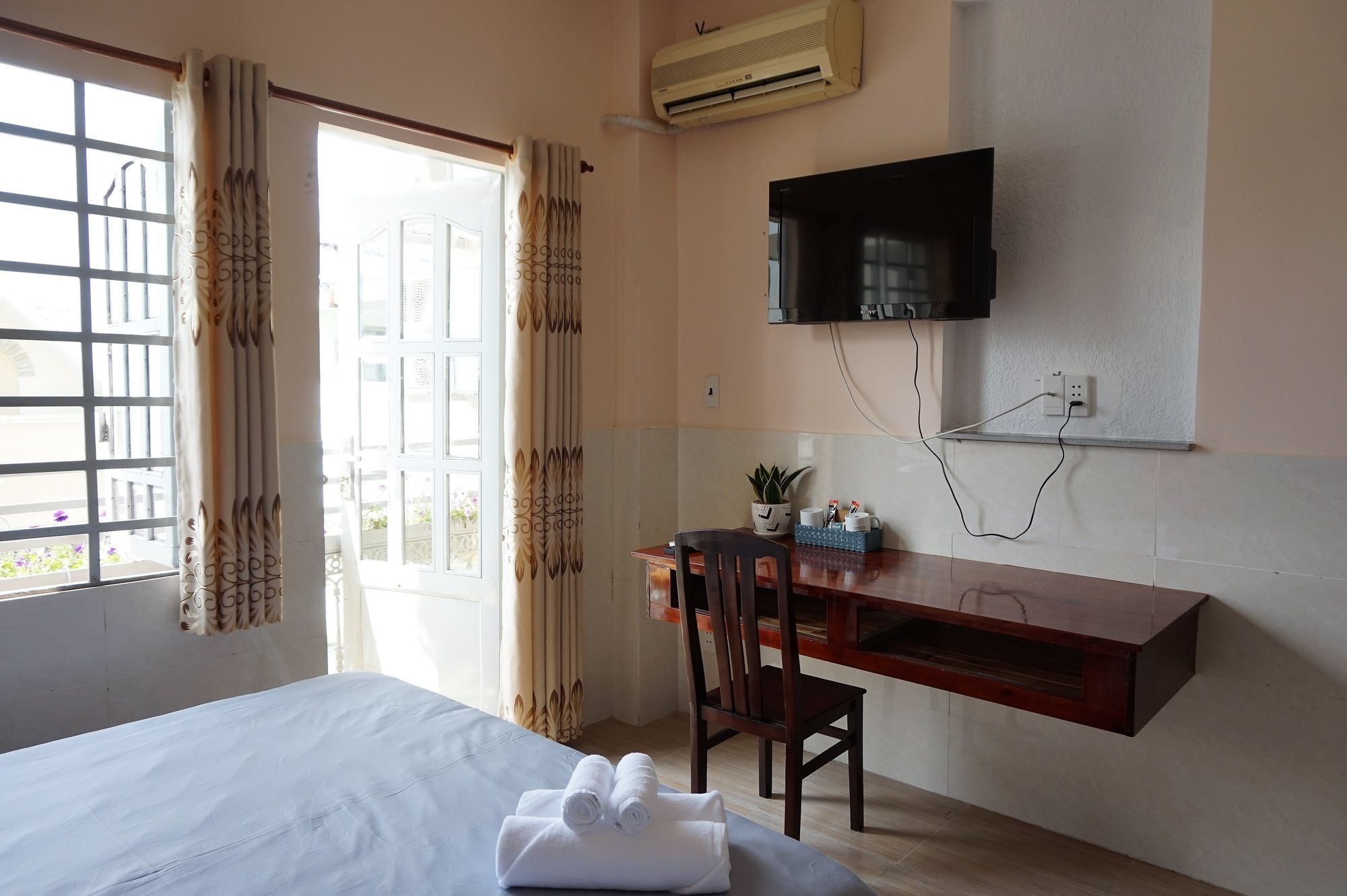 Отель Reddoorz Near Khu Che Xuat Tan Thuan 2 Хошимин Экстерьер фото