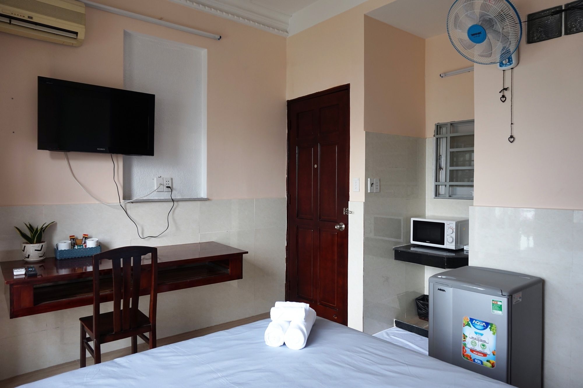 Отель Reddoorz Near Khu Che Xuat Tan Thuan 2 Хошимин Экстерьер фото