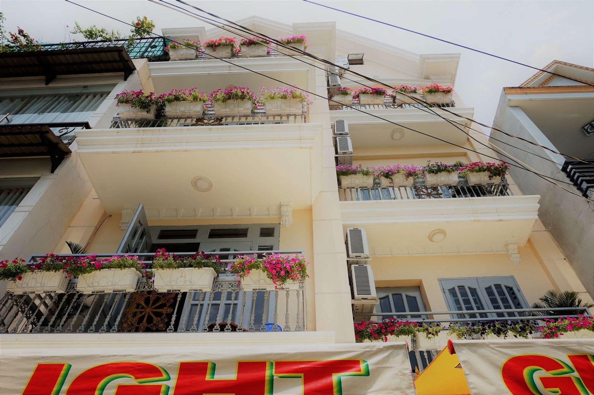 Отель Reddoorz Near Khu Che Xuat Tan Thuan 2 Хошимин Экстерьер фото