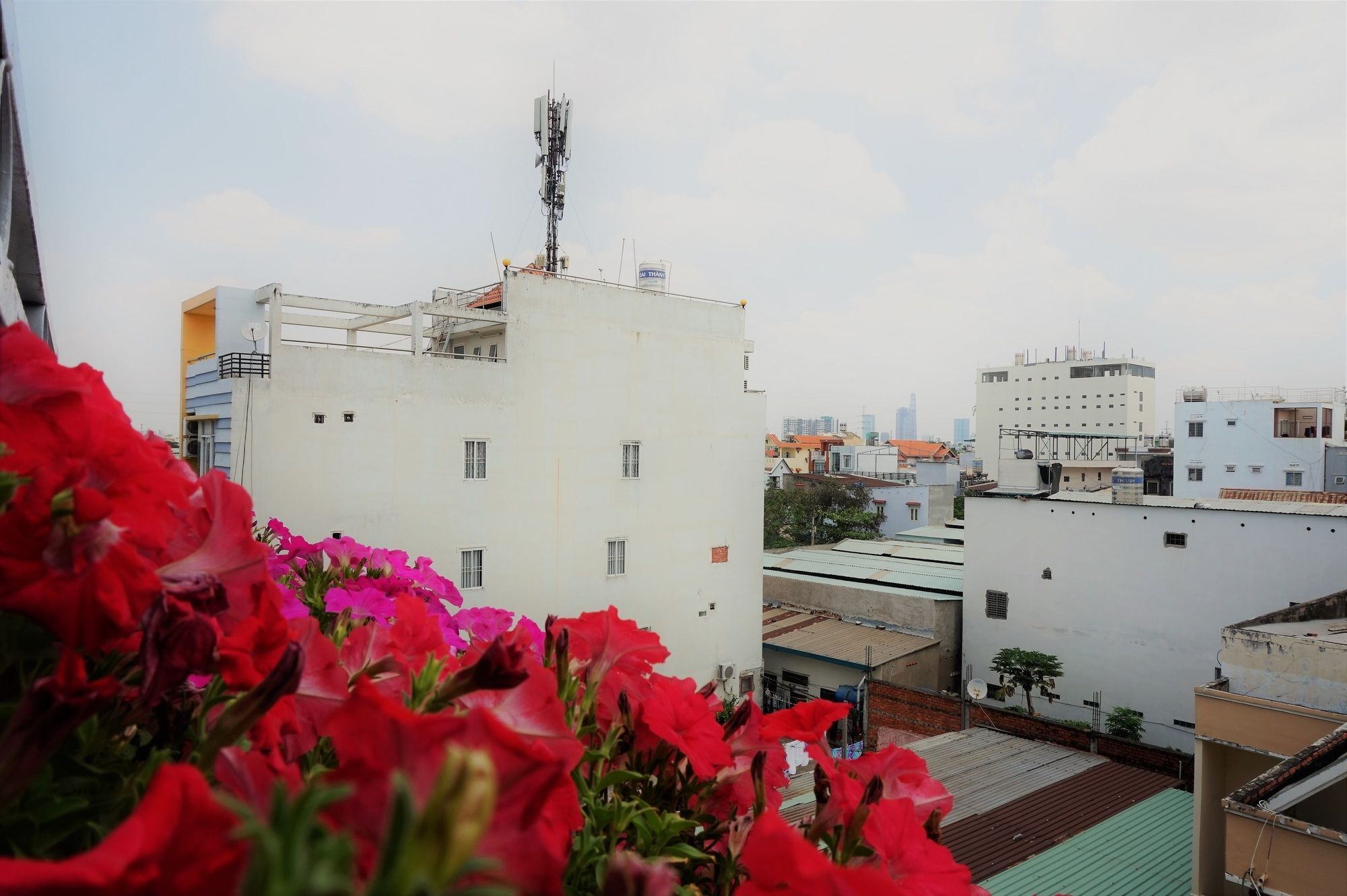 Отель Reddoorz Near Khu Che Xuat Tan Thuan 2 Хошимин Экстерьер фото