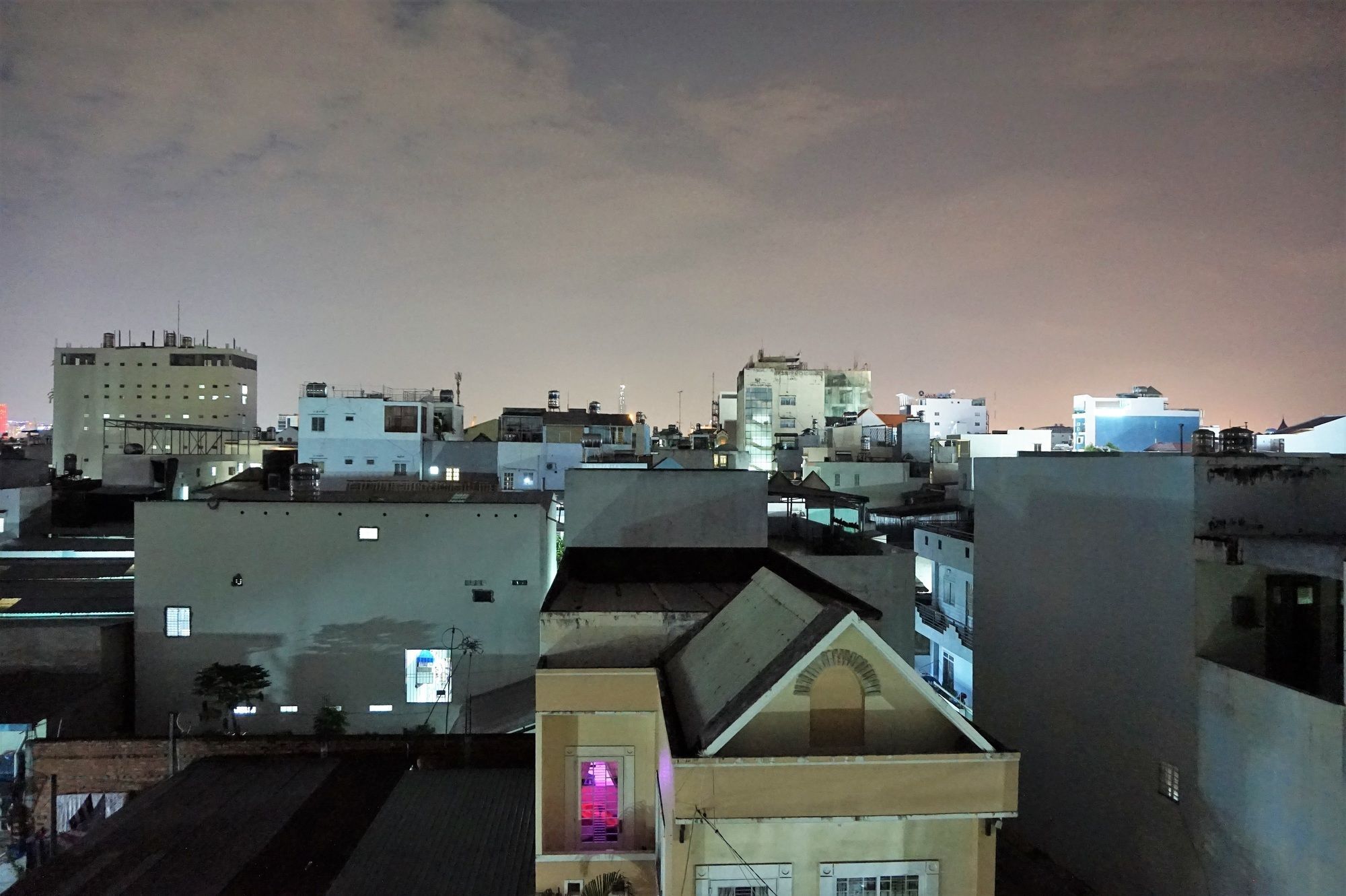 Отель Reddoorz Near Khu Che Xuat Tan Thuan 2 Хошимин Экстерьер фото