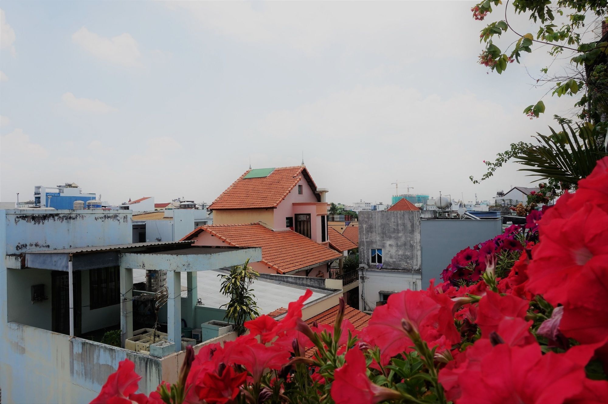 Отель Reddoorz Near Khu Che Xuat Tan Thuan 2 Хошимин Экстерьер фото