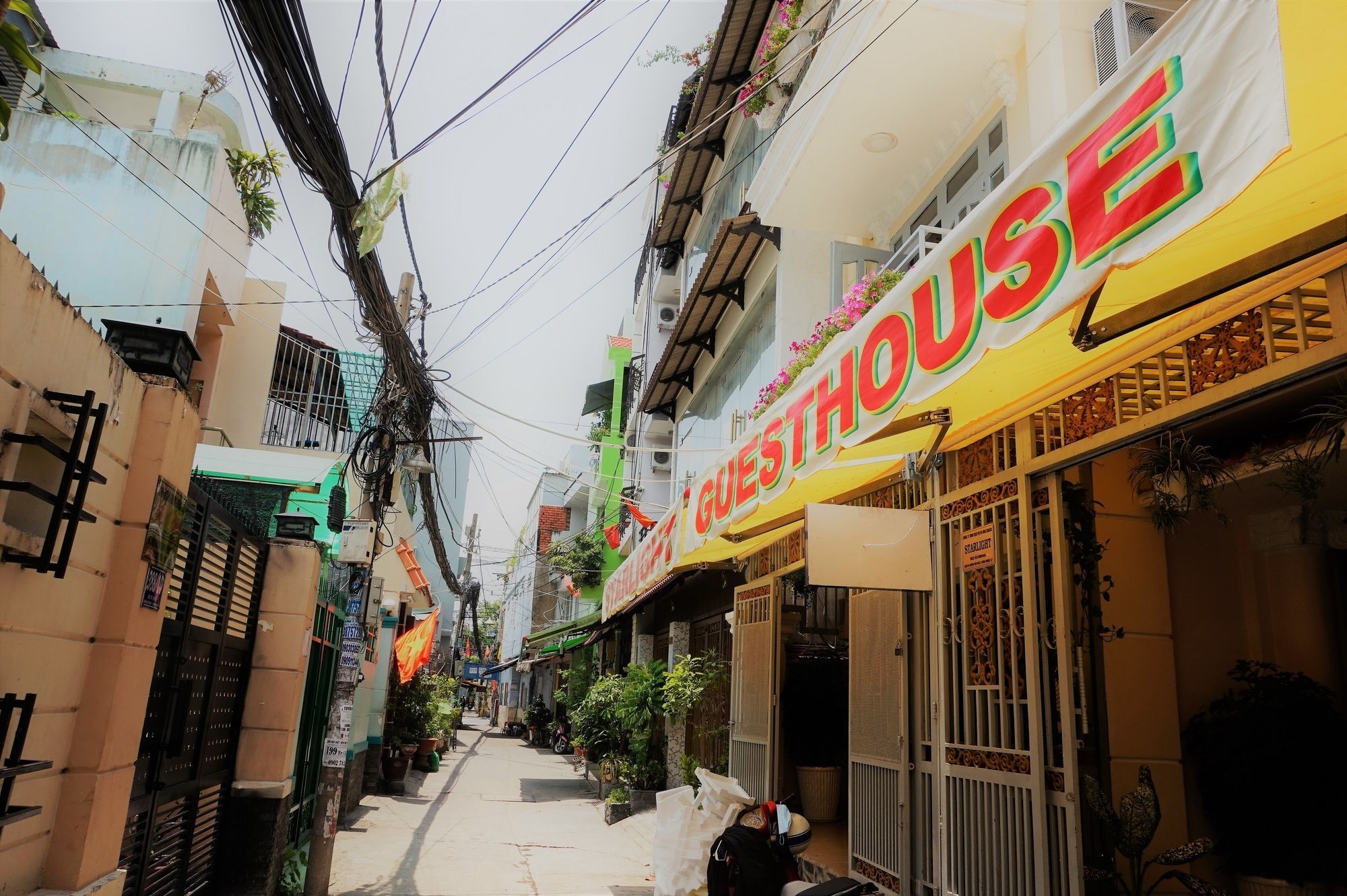 Отель Reddoorz Near Khu Che Xuat Tan Thuan 2 Хошимин Экстерьер фото